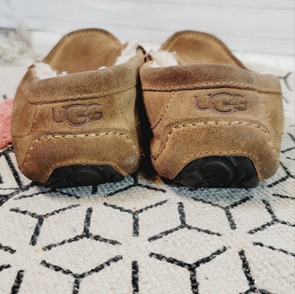 UGG Ascot Slipper in Tan, sz 11 main image 4